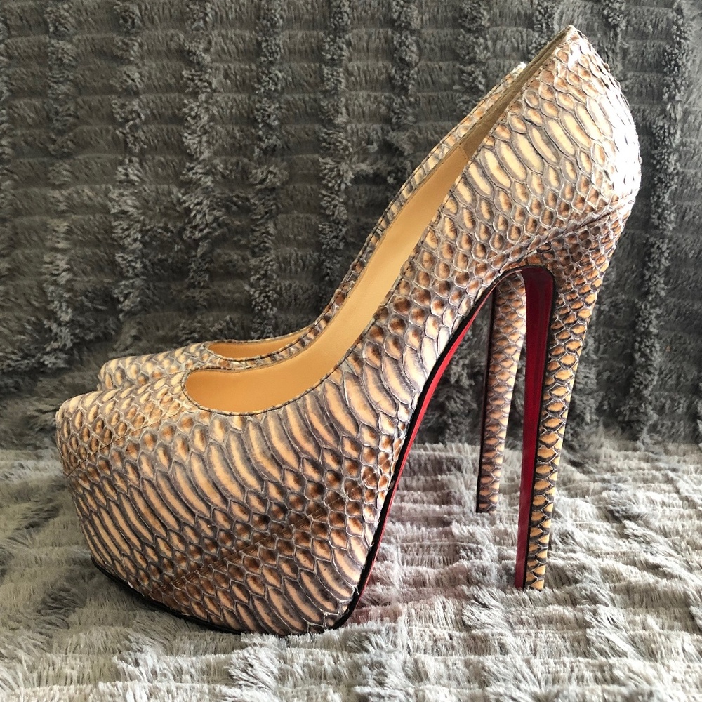 Christian Louboutin 38.5 Size/US 7 1/2 Nude